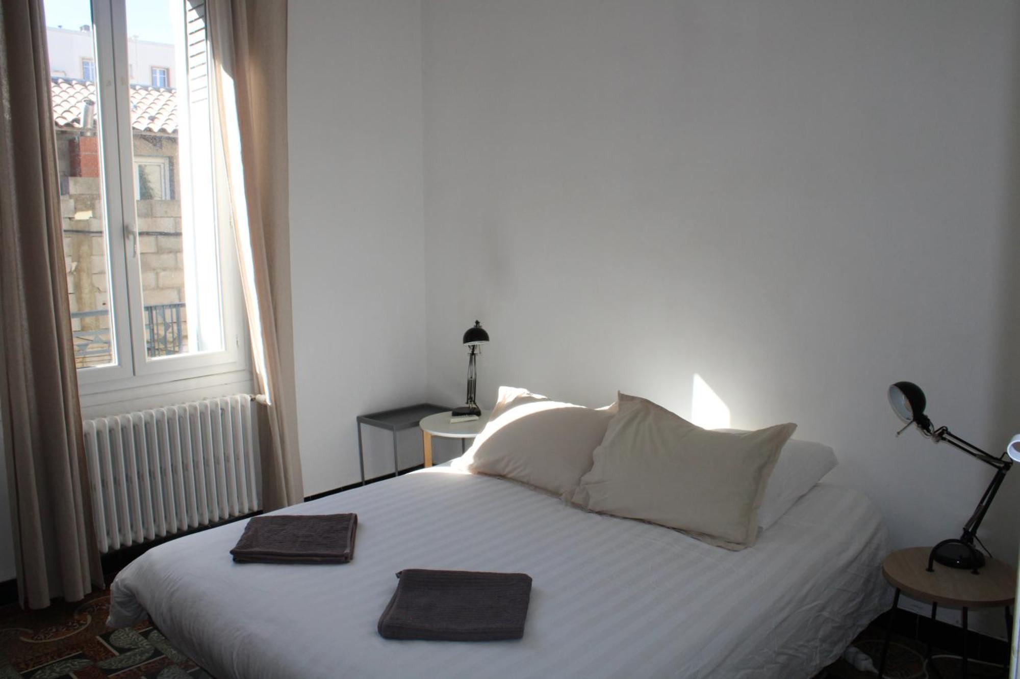Superbe Appartement Avec Parking Sur Place Ним Екстериор снимка