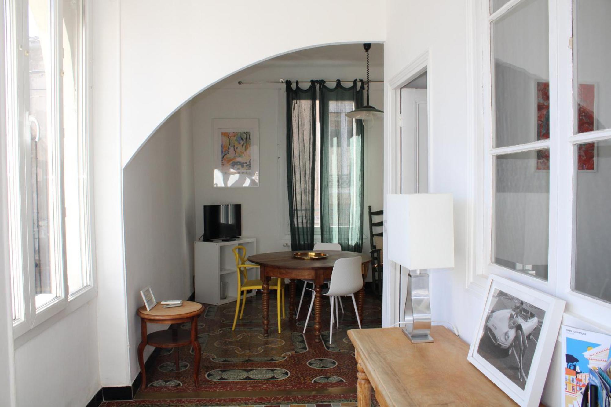 Superbe Appartement Avec Parking Sur Place Ним Екстериор снимка