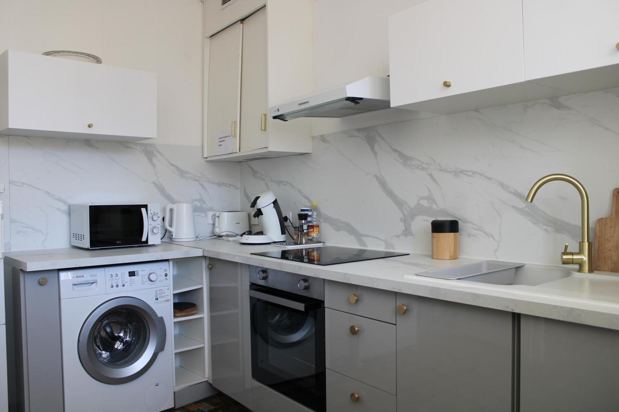 Superbe Appartement Avec Parking Sur Place Ним Екстериор снимка