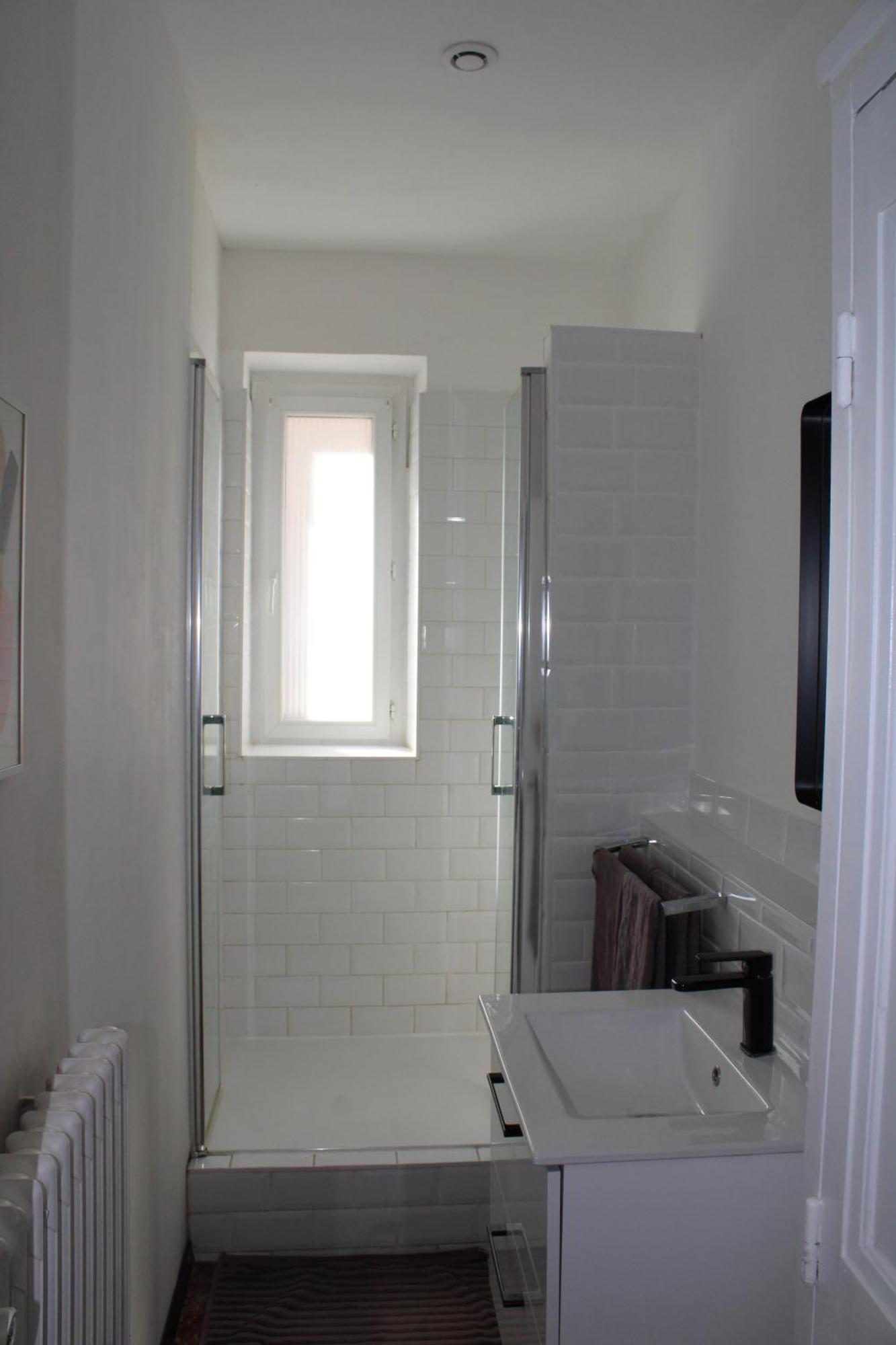 Superbe Appartement Avec Parking Sur Place Ним Екстериор снимка