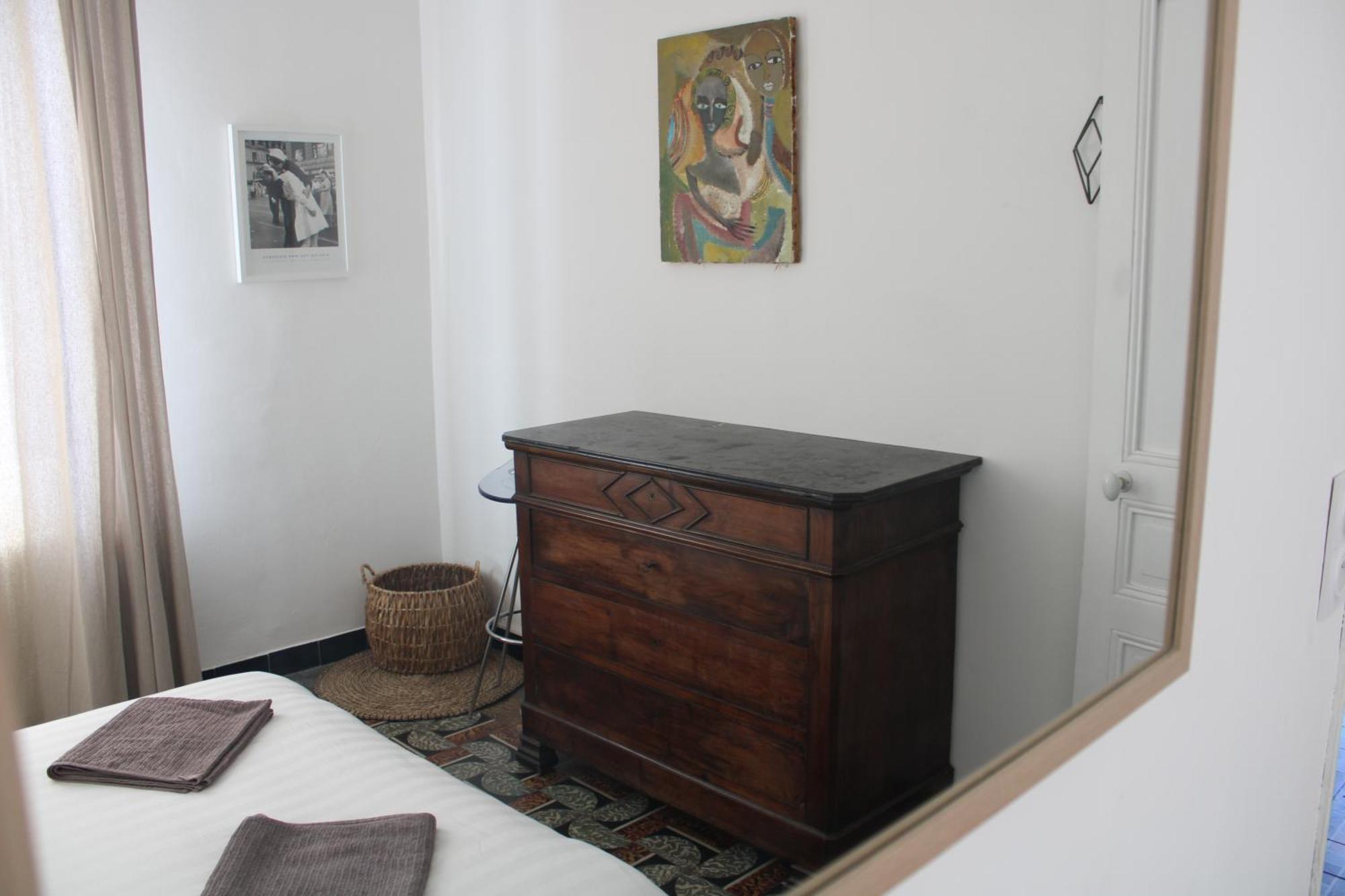 Superbe Appartement Avec Parking Sur Place Ним Екстериор снимка