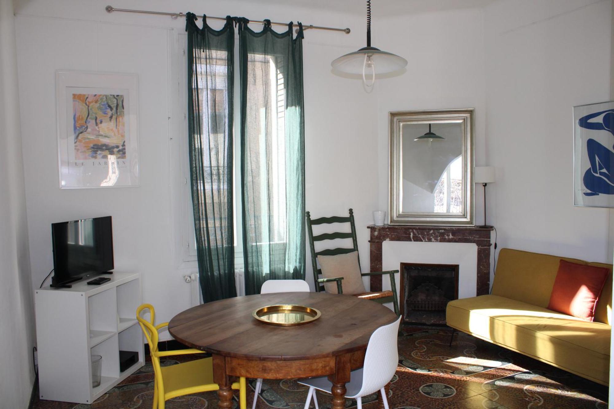 Superbe Appartement Avec Parking Sur Place Ним Екстериор снимка